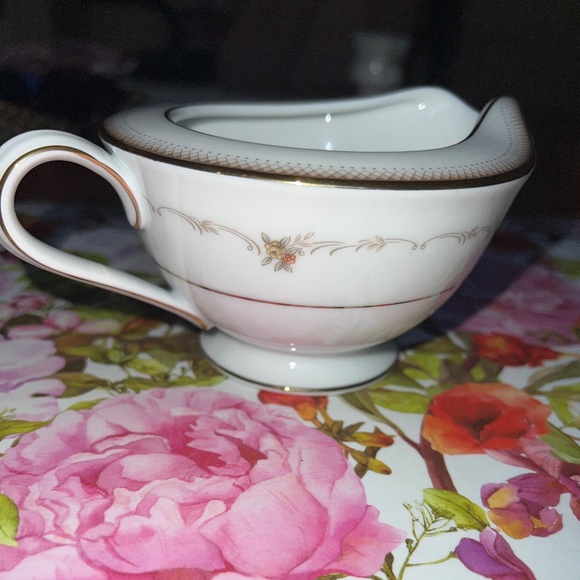 Noritake “Joanne” pattern Creamer - EUC - Picture 10 of 10